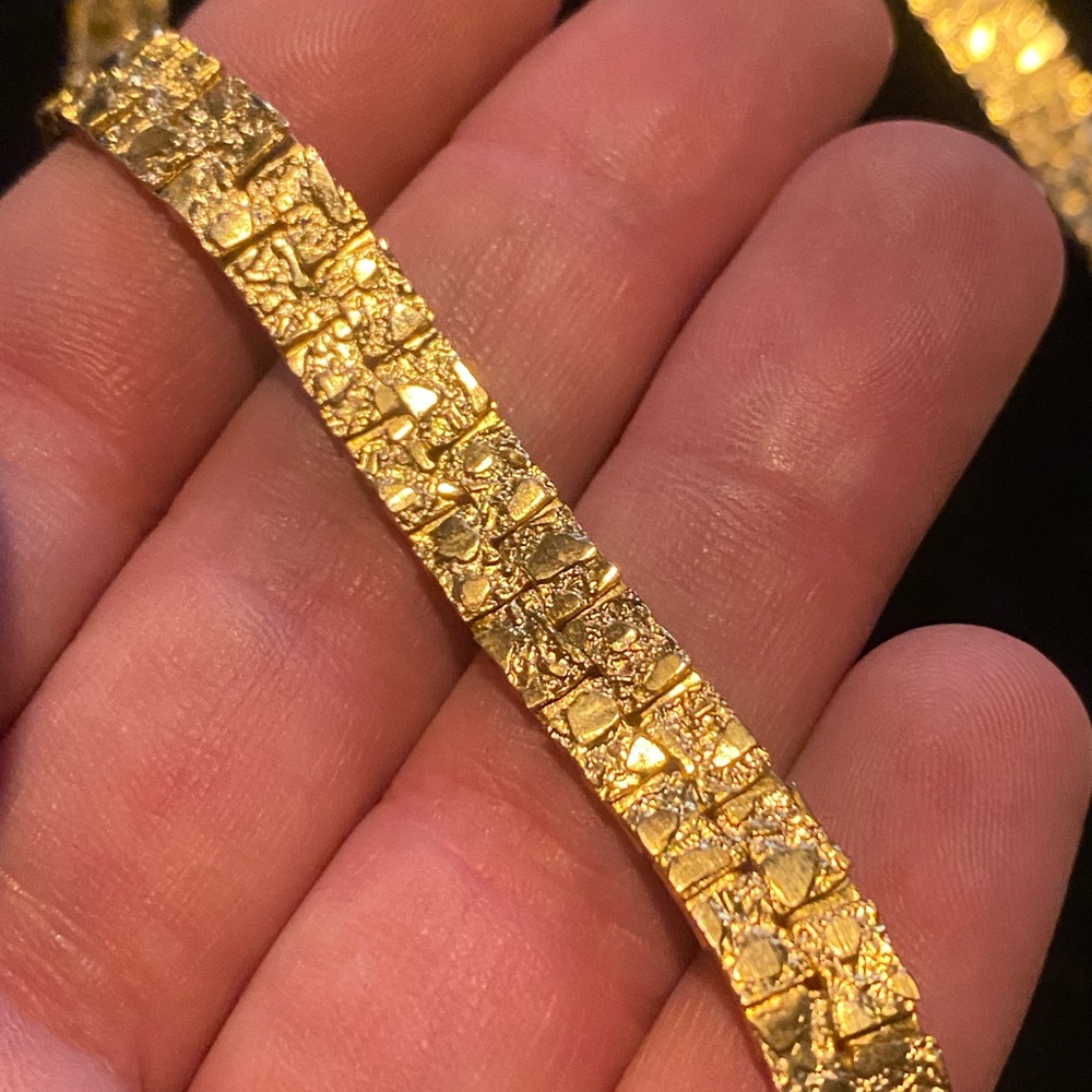 Classic Gold Textured Herringbone Necklace - Women's Jewelry - Picture 5 of 16